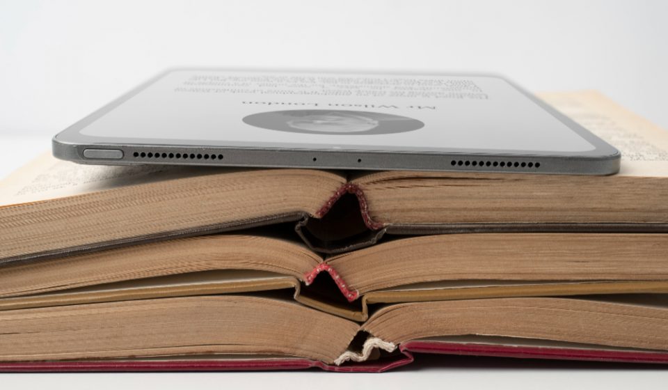 Why E-Books Haven’t Replaced Paper Books: The Psychological Effect of Reading We Often Overlook